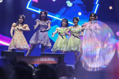 Idol grup asal Indonesia, JKT48 jadi penampil di Soundsfest 2025 hari kedua di Gambir Expo Kemayoran, Jakarta, Sabtu (24/5/2025).  Foto: Iqbal Firdaus/kumparan
