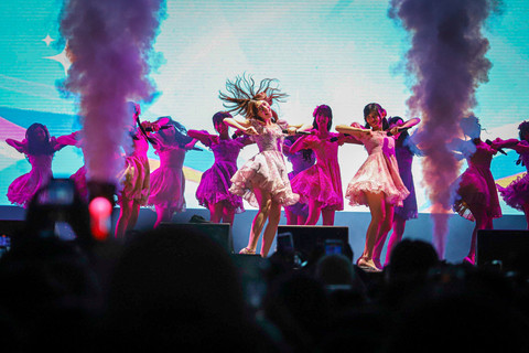 Idol grup asal Indonesia, JKT48 jadi penampil di Soundsfest 2025 hari kedua di Gambir Expo Kemayoran, Jakarta, Sabtu (24/5/2025).  Foto: Iqbal Firdaus/kumparan
