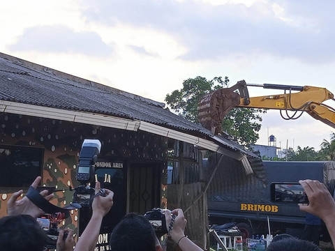 Proses pembongkaran bangunan di lahan BMKG di Tangsel, Sabtu (24/5). Foto: Dok. Istimewa