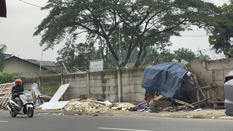 Suasana Lahan BMKG Usai Pembongkaran Posko GRIB  oleh Polda Metro Jaya, Pondok Betung, Kota Tangeran Selatan, Banten, Minggu (25/5/2025). Foto: Rayyan Farhansyah/kumparan