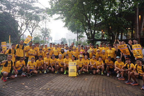 Kick Off Road To Maybank Marathon 2025 diawali dengan kegiatan lari pagi bersama dengan para pacer Maybank Marathon 2025, para pelari dari berbagai komunitas, peserta Maybank Marathon Run for Charity 2025 serta media yang dilaksanakan di GBK, Senayan, Minggu (25/5). Foto: Dok. Maybank Indonesia