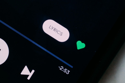 ilustrasi makna lagu you needed love i needed you. sumber: unsplash/charlesdeluvio