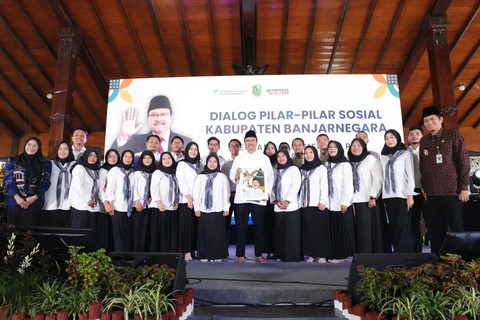 Menteri Sosial Saifullah Yusuf (Gus Ipul) hadiri dialog bersama 285 Pilar Sosial di Pendopo Dipayudha Adigraha Banjarnegara, Minggu (25/5/2025). Foto: Kemensos RI