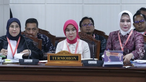Pihak KPU dan kuasa hukumnya dalam  sidang Perselisihan Hasil Pemilihan Umum Walikota Kota Banjarbaru, Selasa (20/5/2025) Foto: Mahkamah Konstitusi RI