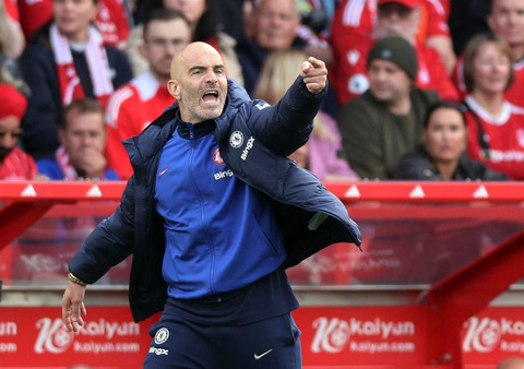 Enzo Maresca saat melatih Chelsea FC. Foto: REUTERS/David Klein