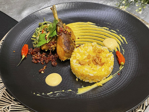 Manu Pata'u Ni, Ayam bakar khas Sumba ala Chef Sakirun Achmad. Foto: Salsha Okta Fairuz/kumparan