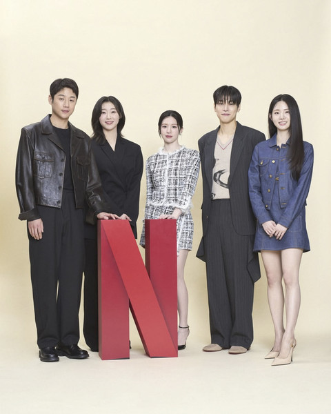 Para pemain drama Restident Playbook. Foto: Instagram/ @netflixid