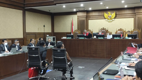 Pemeriksa Forensik/Penyelidik pada Direktorat Deteksi dan Analisis Korupsi KPK, Hafni Ferdian dan Dosen pada FIK Bob Hardian dihadirkan sebagai ahli dalam sidang kasus Sekjen PDIP Hasto Kristiyanto di Pengadilan Tipikor Jakarta, Senin (26/5/2025). Foto: Jonathan Devin/kumparan