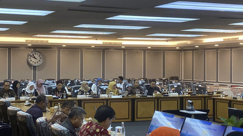 Komisi XIII DPR RI rapat bersama KPAI, Senin (26/5/2025). Foto: Haya Syahira/kumparan