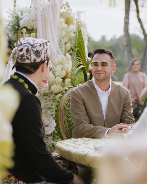Raffi Ahmad di pernikahan Luna Maya dan Maxime Bouttier. Foto: Instagram/raffinagita1717