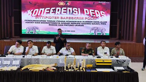 Pers rilis kasus penjualan gading gajah di Bareskrim Polri pada Senin (26/5/2025).  Foto: Rachmadi Rasyad/kumparan