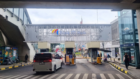 Area pintu masuk Blok M bertuliskan Blok M Hub.  Foto: Thomas Bosco/kumparan