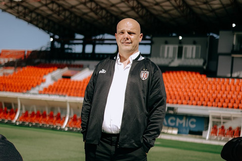 Pelatih Baru Bali United, Johnny Jansen. Foto: Instagram/ @baliunitedfc