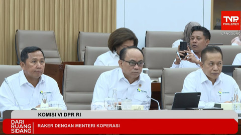 Menteri Koperasi Budi Arie Setiadi mengikuti Rapat Kerja dengan Komisi VI DPR RI di Kompleks Parlemen, Senayan, Jakarta, Senin (26/5/2025). Foto: YouTube/ TVR Parlemen