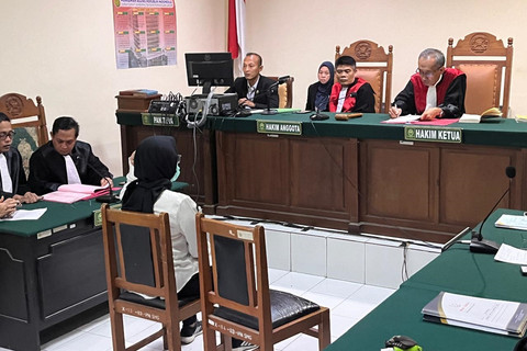 Zara Yupita Azra menjalani sidang perdana di Pengadilan Negeri Semarang, Senin (26/5/2025). Foto: Intan Alliva Khansa/kumparan