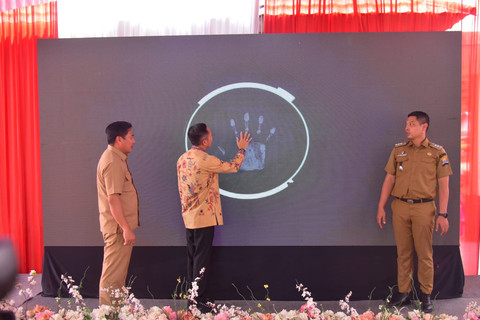 Wali Kota Palembang, Ratu Dewa, saat peresmian WiFi gratis/ist.