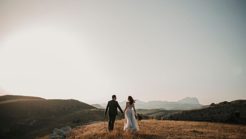 Ilustrasi Arti Lagu Beautiful In White Sumber Unsplash/Foto Pettine