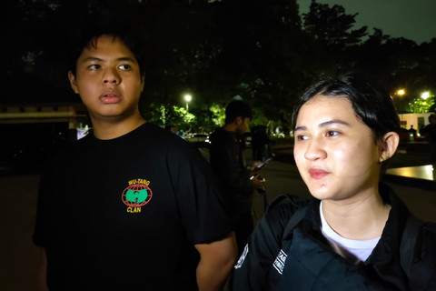 Ahmad Ridha Pallaka (19) dan Anastasya Shiva (19) teman seangkatan Argo Ericko Achfandi di FH UGM, Senin (26/5/2025). Foto: Arfiansyah Panji Purnandaru/kumparan