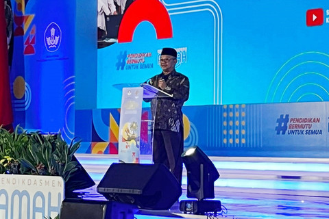 Menteri Pendidikan Dasar dan Menengah Abdul Mu'ti saat Tasyakuran Hari Pendidikan Nasional di Gedung Kemendikdasmen, Jakarta Pusat, Senin (26/5/2025). Foto: Rayyan Farhansyah/kumparan