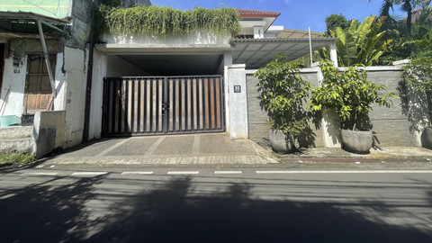 Suasana rumah Christiano Pengarapenta Pengidahen Tarigan, mahasiswa FEB UGM yang menabrak mahasiswa FH UGM hingga tewas, Argo Ericko Achfandi, yang berada di Jalan H. Khair, Pasar Minggu, Jakarta Selatan, Selasa (27/5/2025). Foto: Fadhil Pramudya/kumparan