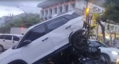 kecelakaan beruntun 10 kendaraan di Medan, Senin (26/5/2025). Foto: Istimewa