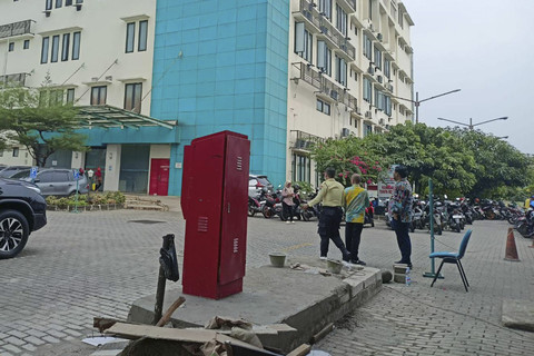 Suasana parkiran RSU Tangerang Selatan kondusif usai bentrokan dengan Ormas. Foto: Istimewa