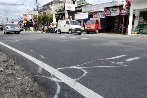 TKP kecelakaan yang tewaskan mahasiswa UGM Argo Ericko Achfandi di Jalan Palagan, Kapanewon Ngaglik, Kabupaten Sleman, Selasa (27/5/2025). Foto: Arfiansyah Panji Purnandaru/kumparan