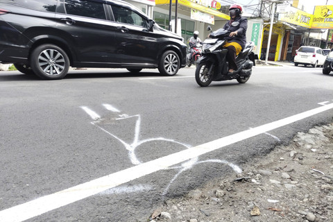 TKP kecelakaan yang tewaskan mahasiswa UGM Argo Ericko Achfandi di Jalan Palagan, Kapanewon Ngaglik, Kabupaten Sleman, Selasa (27/5/2025). Foto: Arfiansyah Panji Purnandaru/kumparan