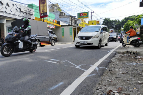 TKP kecelakaan yang tewaskan mahasiswa UGM Argo Ericko Achfandi di Jalan Palagan, Kapanewon Ngaglik, Kabupaten Sleman, Selasa (27/5/2025). Foto: Arfiansyah Panji Purnandaru/kumparan