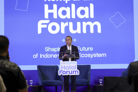 Menko Pangan Zulkifli Hasan memberikan keynote speech pada kumparan Halal Forum 2025 di Ballroom Artotel Mangkuluhur, Jakarta, Selasa (27/5/2025). Foto: Jamal Ramadhan/kumparan