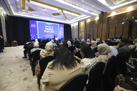Menko Pangan Zulkifli Hasan memberikan keynote speech pada kumparan Halal Forum 2025 di Ballroom Artotel Mangkuluhur, Jakarta, Selasa (27/5/2025).  Foto: Iqbal Firdaus/kumparan