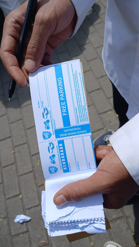 Karcis parkir gratis di RSU Tangsel. dok kumparan