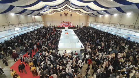Suasana job fair expo "Bekasi Pasti Kerja" yang digelar di President University Convention Center, Cikarang Utara, Kabupaten Bekasi, Selasa (27/5/2025). Foto: kumparan