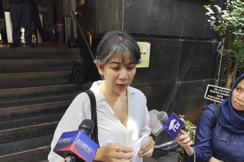 Koordinator Suara Ibu Indonesia, Avianti Armand melakukan audiensi ke Polda Metro Jaya terkait penahanan mahasiswa Trisakti pada Selasa (27/5/2025). Foto: Luthfi Humam/kumparan