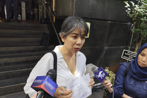 Koordinator Suara Ibu Indonesia, Avianti Armand melakukan audiensi ke Polda Metro Jaya terkait penahanan mahasiswa Trisakti pada Selasa (27/5/2025). Foto: Luthfi Humam/kumparan