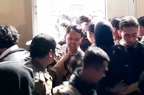 Momen saat pintu jobfair dibuka. Dok: kumparan