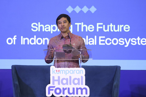 Wakil Menteri Kesehatan Indonesia Dante Saksono Harbuwono memberikan keynote speech pada kumparan Halal Forum 2025 di Ballroom Artotel Mangkuluhur, Jakarta, Selasa (27/5/2025).  Foto: Iqbal Firdaus/kumparan