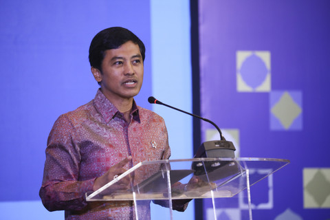 Wakil Menteri Kesehatan Indonesia Dante Saksono Harbuwono memberikan keynote speech pada kumparan Halal Forum 2025 di Ballroom Artotel Mangkuluhur, Jakarta, Selasa (27/5/2025). Foto: Iqbal Firdaus/kumparan