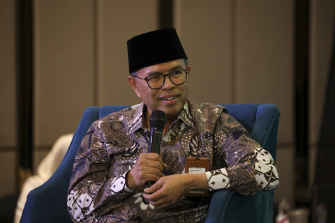 Direktur Bisnis dan Kewirausahaan Syariah KNEKS Ir. Putu Rahwidhiyasa menjadi pembicara kumparan Halal Forum 2025 di Ballroom Artotel Mangkuluhur, Jakarta, Selasa (27/5/2025). Foto: Iqbal Firdaus/kumparan