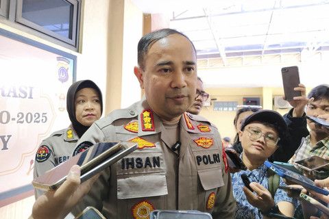 Kabid Humas Polda DIY Kombes Pol Ihsan menyebut pengemudi BMW yang tabrak mahasiswa UGM Argo Ericko Achfandi hingga tewas ditetapkan tersangka oleh Polresta Sleman, Selasa (27/5/2025). Foto: Arfiansyah Panji Purnandaru/kumparan