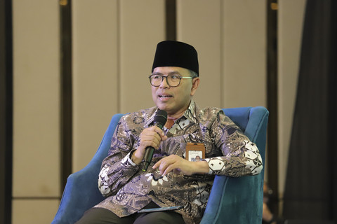 Direktur Bisnis dan Kewirausahaan Syariah KNEKS Ir. Putu Rahwidhiyasa menjadi pembicara kumparan Halal Forum 2025 di Ballroom Artotel Mangkuluhur, Jakarta, Selasa (27/5/2025). Foto: Jamal Ramadhan/kumparan