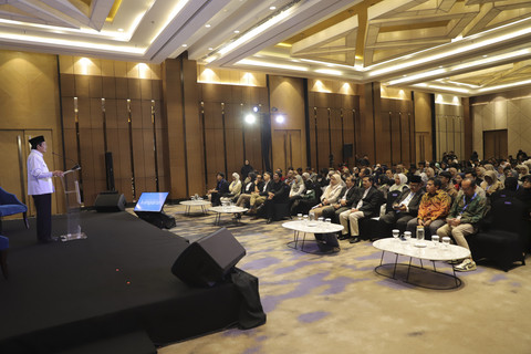 Menteri Agama Nasaruddin Umar memberikan keynote speech pada kumparan Halal Forum 2025 di Ballroom Artotel Mangkuluhur, Jakarta, Selasa (27/5/2025). Foto: Jamal Ramadhan/kumparan
