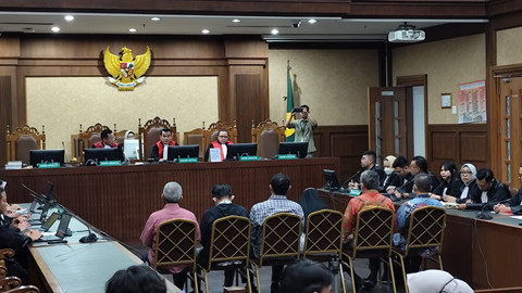 Sidang vonis kasus korupsi tata kelola emas Antam yang menjerat 6 eks pejabat Antam di Pengadilan Tipikor Jakarta, Selasa (27/5/2025). Foto: Jonathan Devin/kumparan