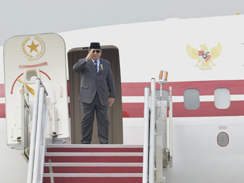 Presiden Republik Indonesia Prabowo Subianto pulang ke Indonesia, Selasa (27/5) usai mengikuti rangkaian Konferensi Tingkat Tinggi (KTT) ke-46 ASEAN. Foto: Dok. Kris - Biro Pers Sekretariat Presiden
