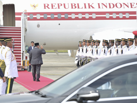 Presiden Republik Indonesia Prabowo Subianto pulang ke Indonesia, Selasa (27/5) usai mengikuti rangkaian Konferensi Tingkat Tinggi (KTT) ke-46 ASEAN.  Foto: Dok. Kris - Biro Pers Sekretariat Presiden