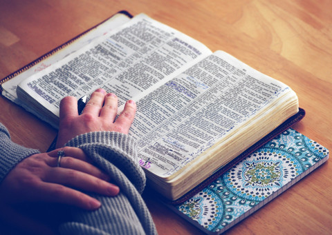 Ilustrasi ayat Yesus naik ke Surga. Sumber: Unsplash/Aaron Burden