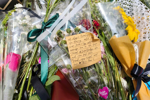 Ucapan duka untuk Argo Ericko Achfandi di Patung Dewi Keadilan FH UGM, Rabu (28/5/2025). Foto: Arfiansyah Panji Purnandaru/kumparan