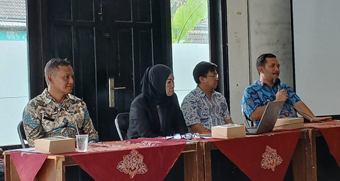 Sosialisasi bersama Dinas PMK serta Dinas Dukcapil DIY di Kotabaru, Gondokusuman, Yogyakarta, Selasa (27/5). Foto: Dok. Komisi A DPRD DIY