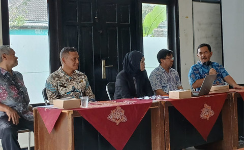 Sosialisasi bersama Dinas PMK serta Dinas Dukcapil DIY di Kotabaru, Gondokusuman, Yogyakarta, Selasa (27/5). Foto: Dok. Komisi A DPRD DIY