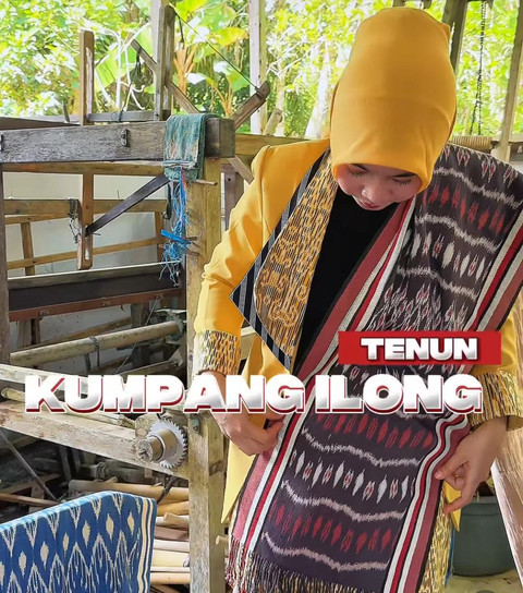Kadisdikbud Kalbar, Rita Hastarita saat mengenakan tenun Kumpang Ilong. Foto: Dok. Instagram @dikbudkalbar